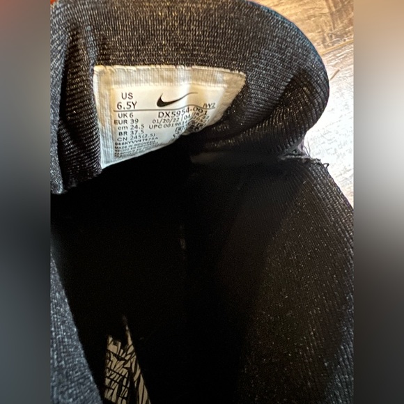 Nike Air More Uptempo '96 "Black/Action Grape
Size: 6.5Y Very GOOD Condition - Picture 2 of 5